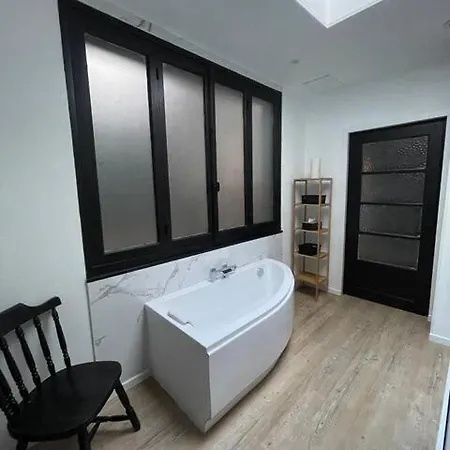 Au Centre De * بولون-سور-مير